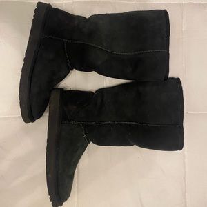 Black tall Uggs size 8